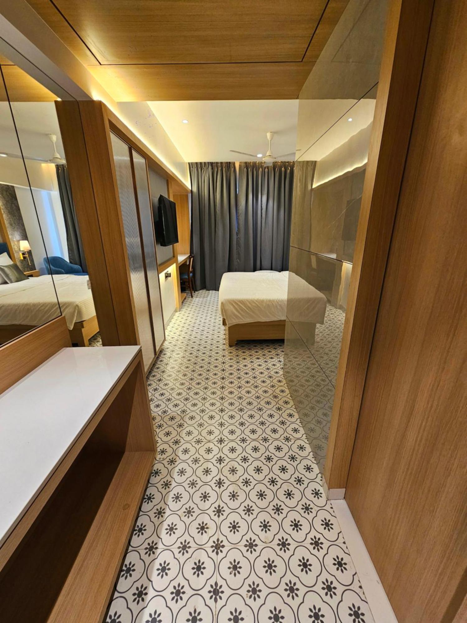 Hotel Golden Nest Thane Exterior foto